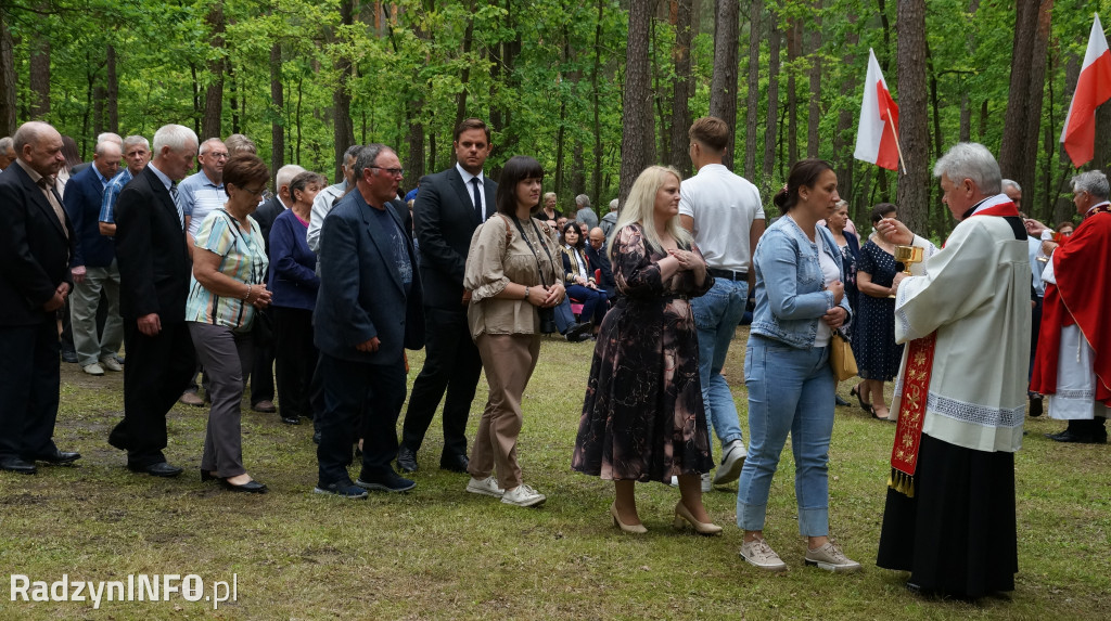 Uroczystość patriotyczna w lesie Baran