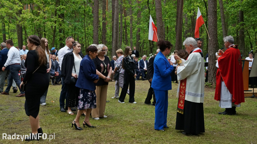 Uroczystość patriotyczna w lesie Baran