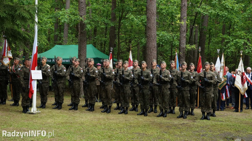 Uroczystość patriotyczna w lesie Baran
