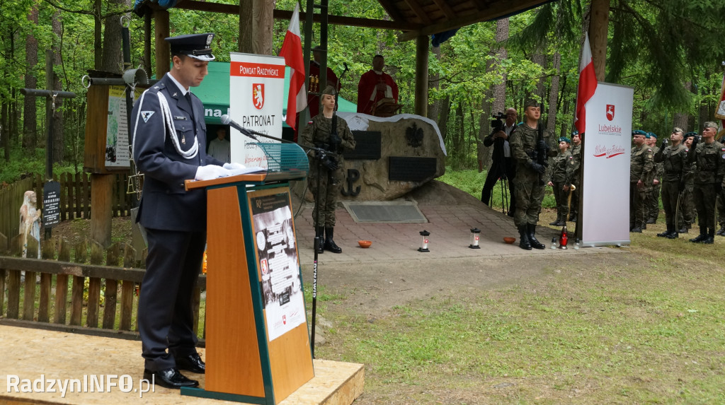 Uroczystość patriotyczna w lesie Baran