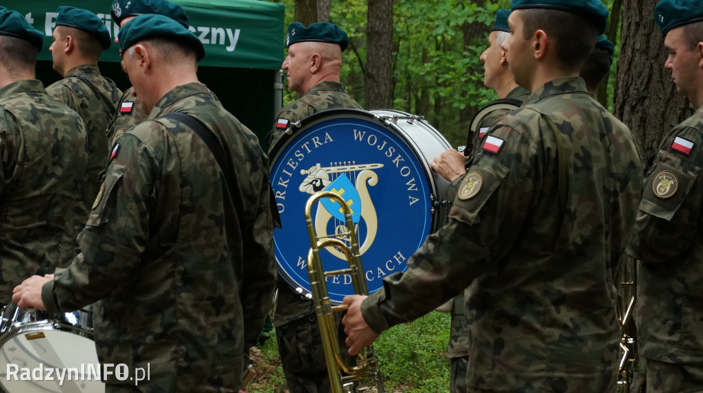 Uroczystość patriotyczna w lesie Baran