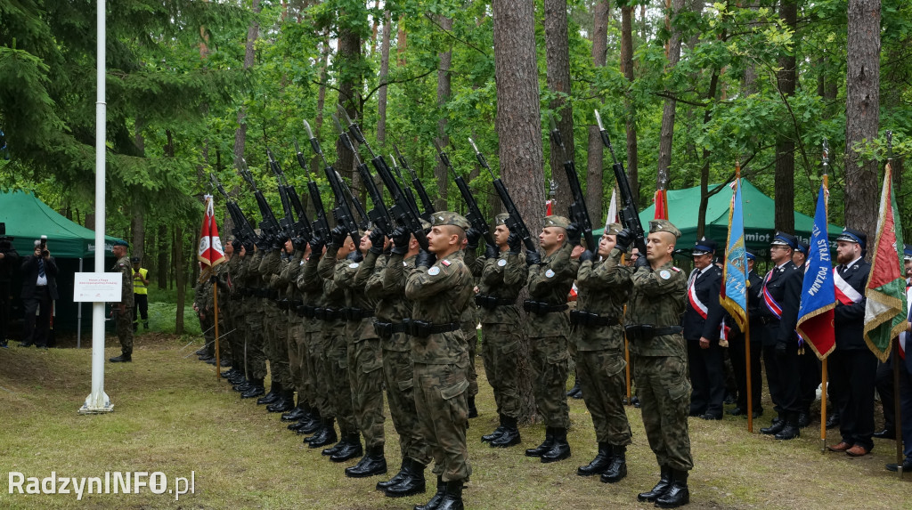 Uroczystość patriotyczna w lesie Baran