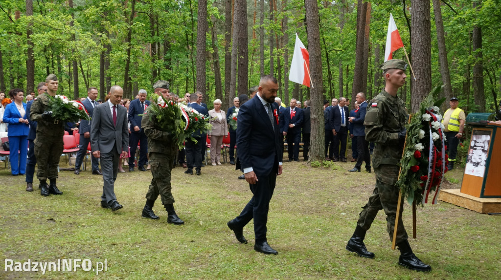 Uroczystość patriotyczna w lesie Baran