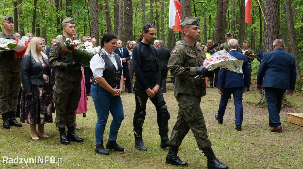 Uroczystość patriotyczna w lesie Baran