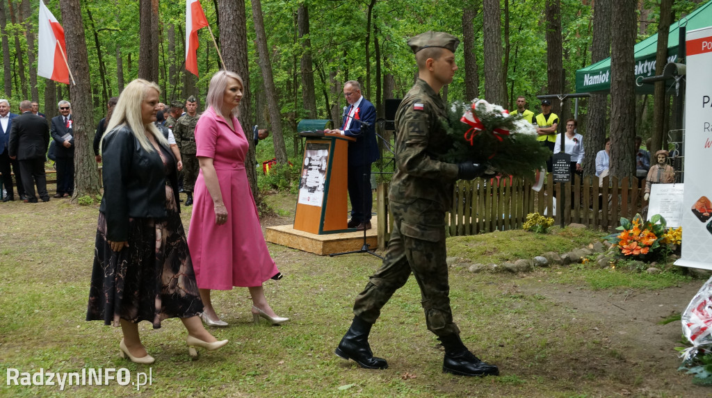 Uroczystość patriotyczna w lesie Baran
