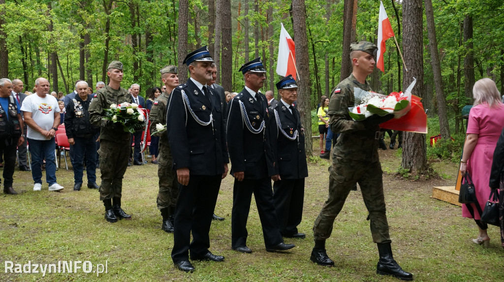 Uroczystość patriotyczna w lesie Baran