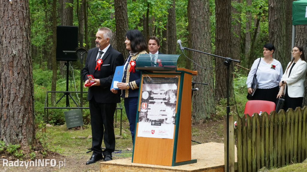 Uroczystość patriotyczna w lesie Baran
