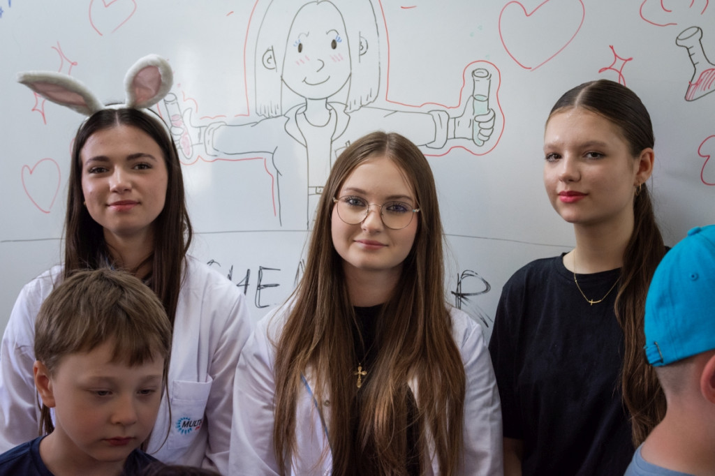 Pokazy chemiczne w I LO na Dzień Dziecka