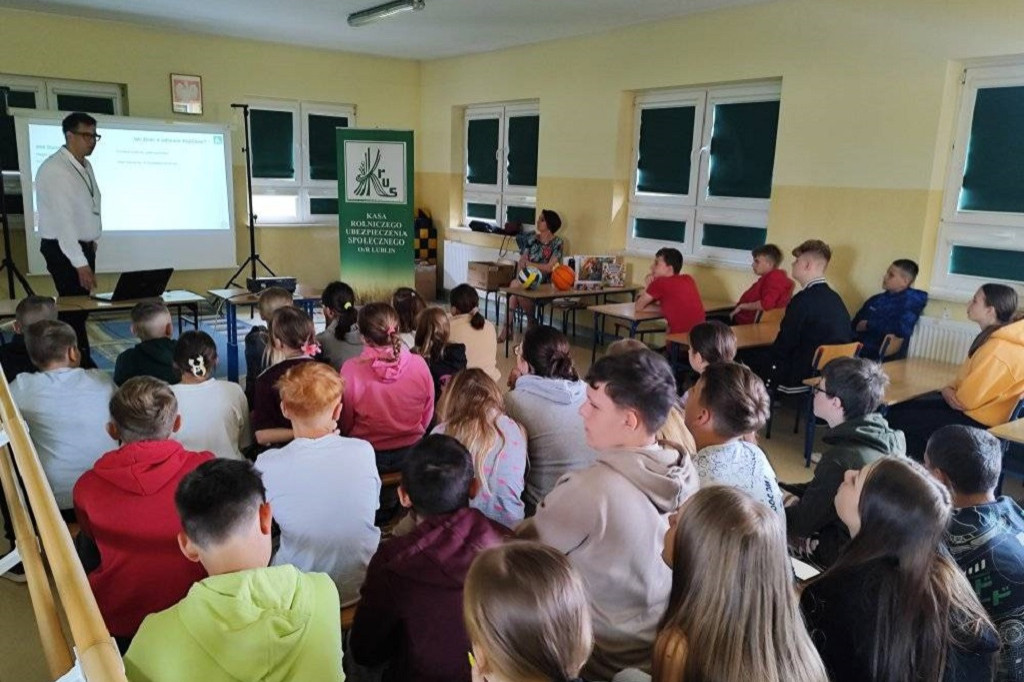 Spotkanie z pracownikami KRUS w SP w Domaszewnicy