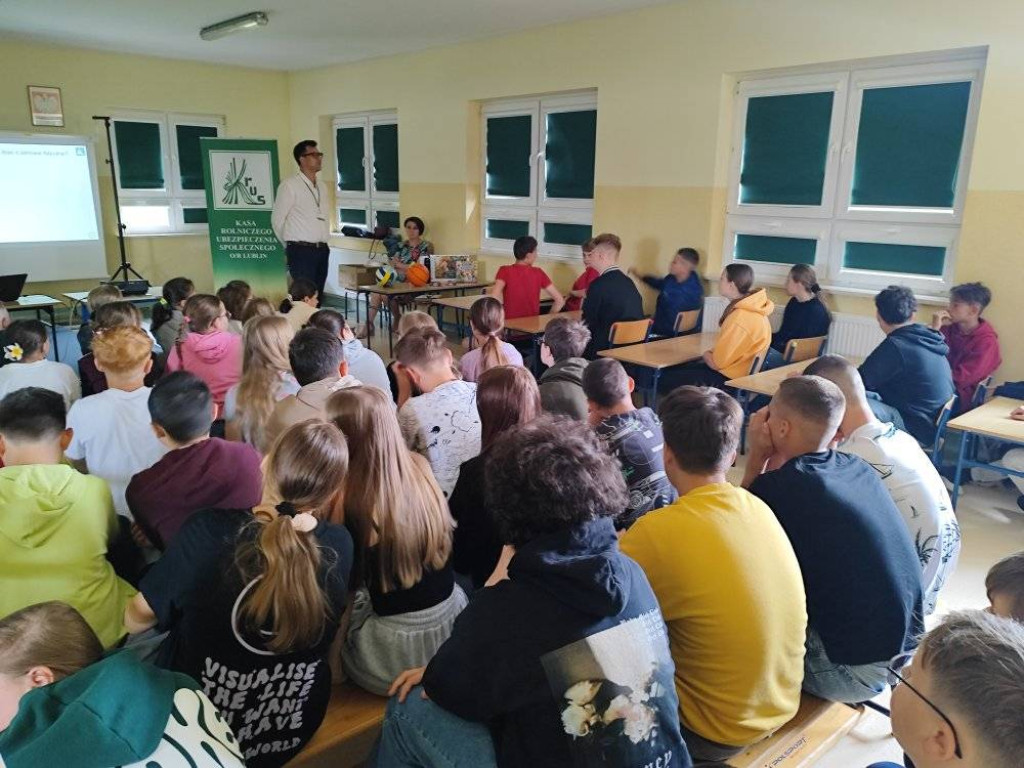 Spotkanie z pracownikami KRUS w SP w Domaszewnicy