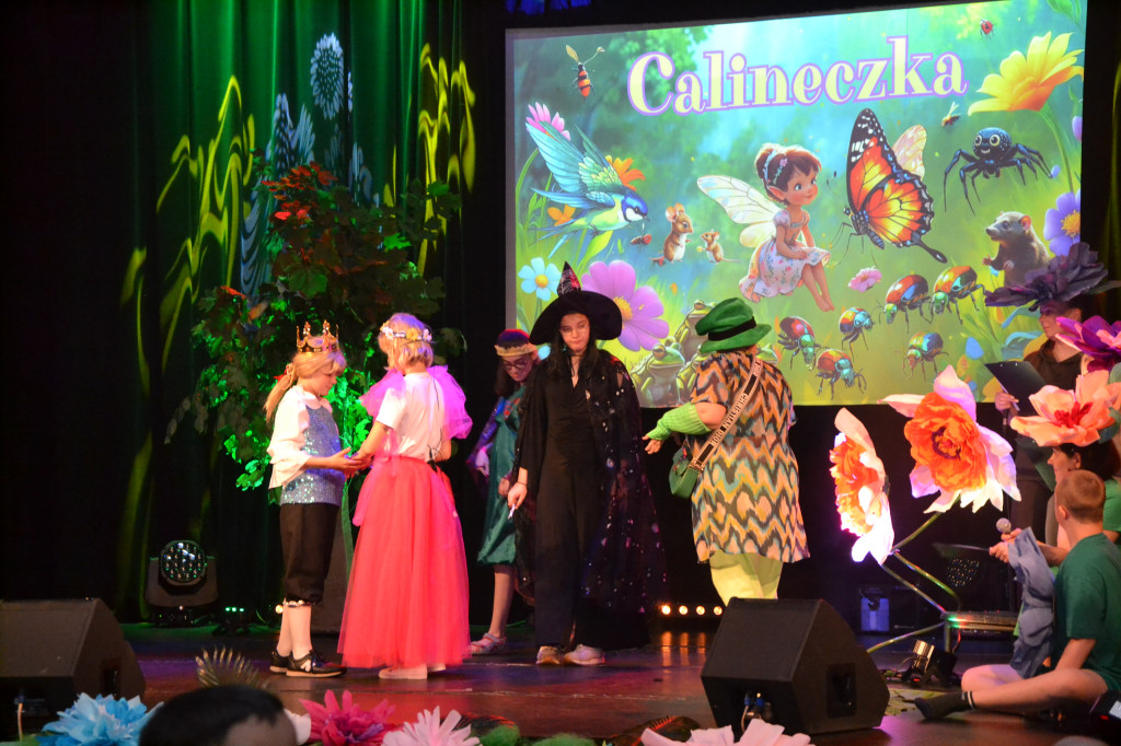 Spektakl >>Calineczka<< w wykonaniu uczniów SOSW
