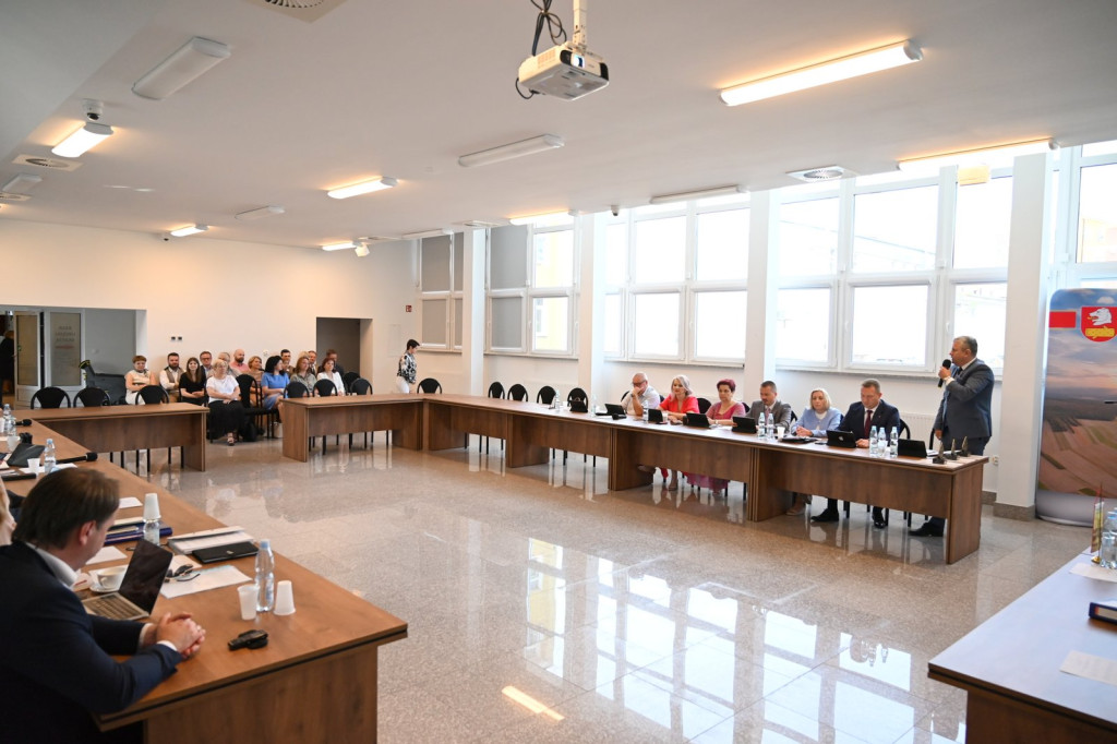 Wręczenie nagrody >>Prymus<< dla uczniów z powiatu