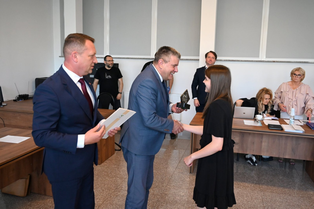 Wręczenie nagrody >>Prymus<< dla uczniów z powiatu
