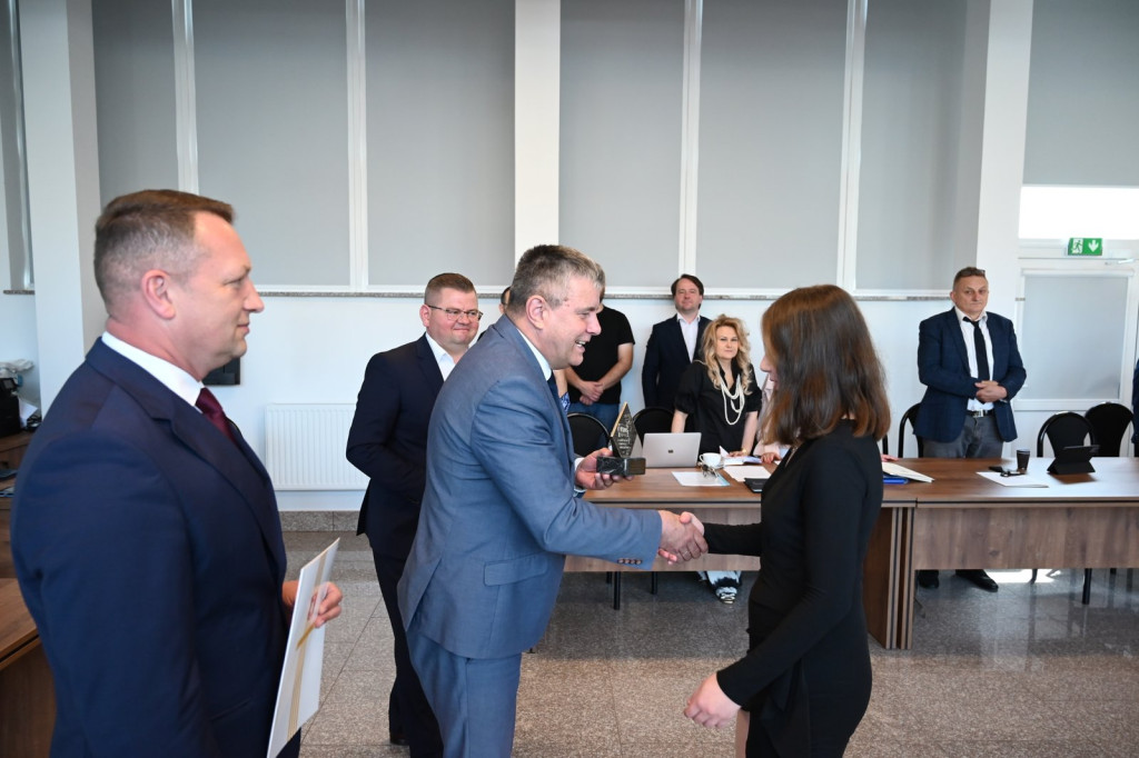 Wręczenie nagrody >>Prymus<< dla uczniów z powiatu
