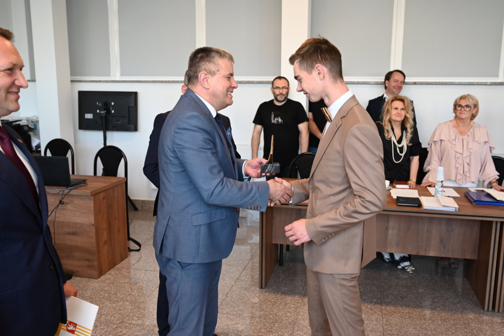 Wręczenie nagrody >>Prymus<< dla uczniów z powiatu