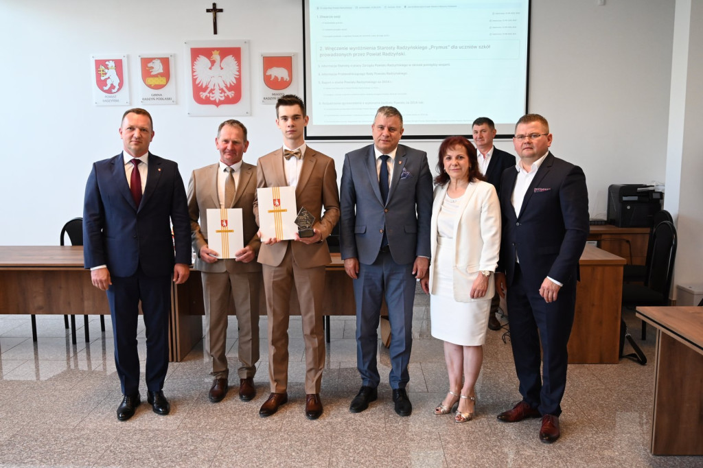 Wręczenie nagrody >>Prymus<< dla uczniów z powiatu