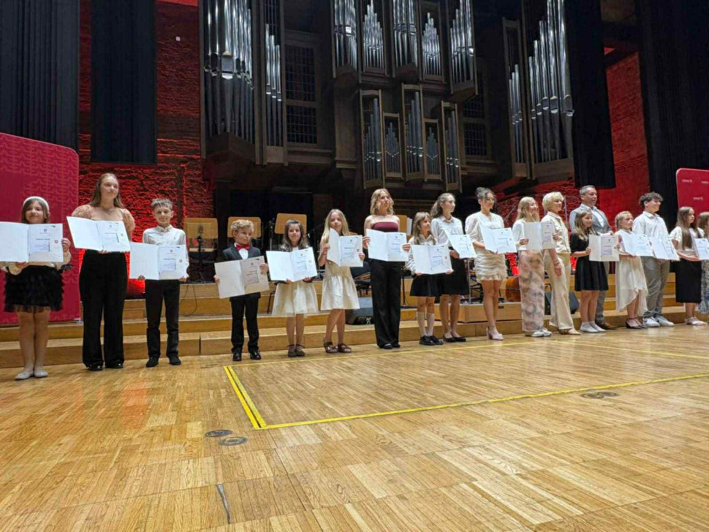 Uczniowie z gm. Ulan ze stypendiami marszałka