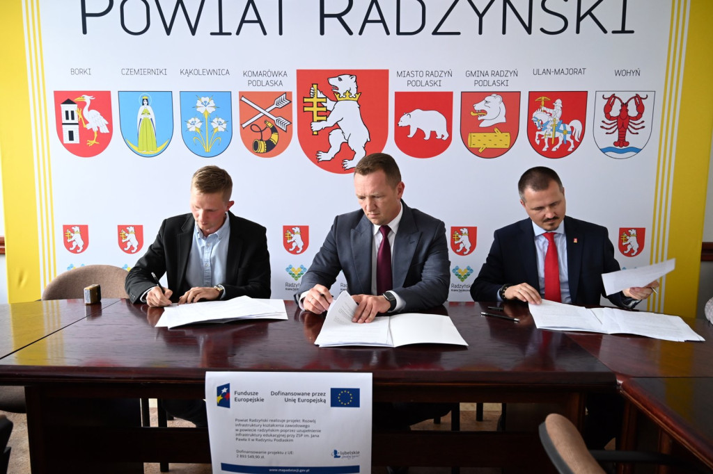 Podpisanie umowy w/s prac przy ZSP