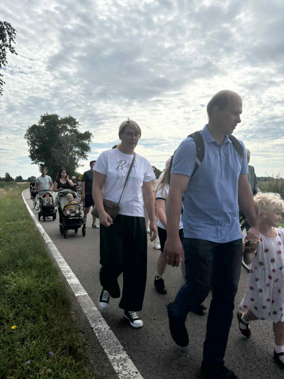 Pielgrzymi wyruszyli z Komarówki