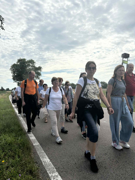 Pielgrzymi wyruszyli z Komarówki