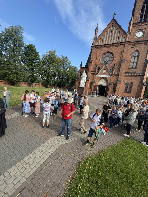 Pielgrzymi wyruszyli z Komarówki