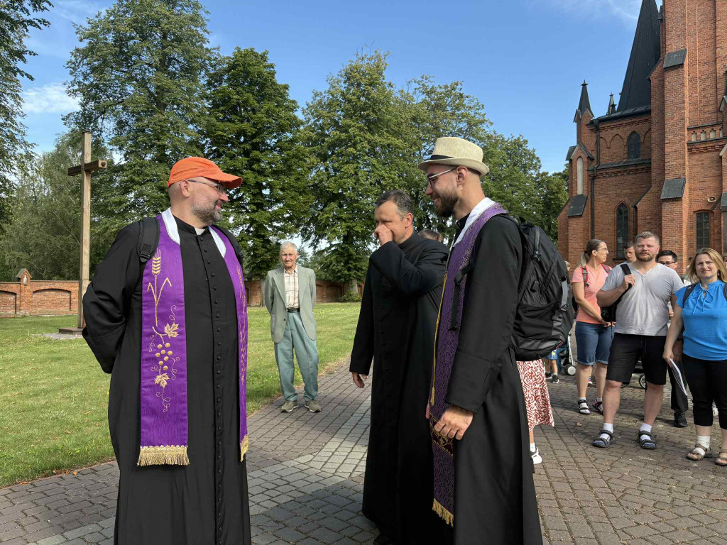 Pielgrzymi wyruszyli z Komarówki