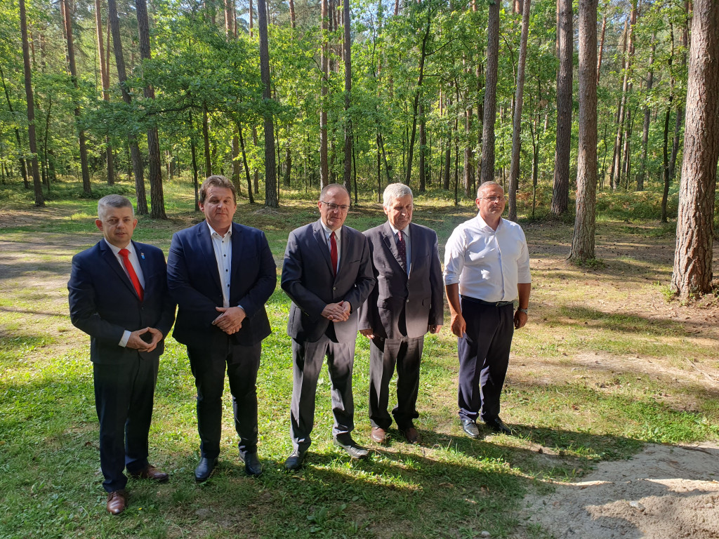 Złożenie kwiatów przez delegację RaSIL i RG