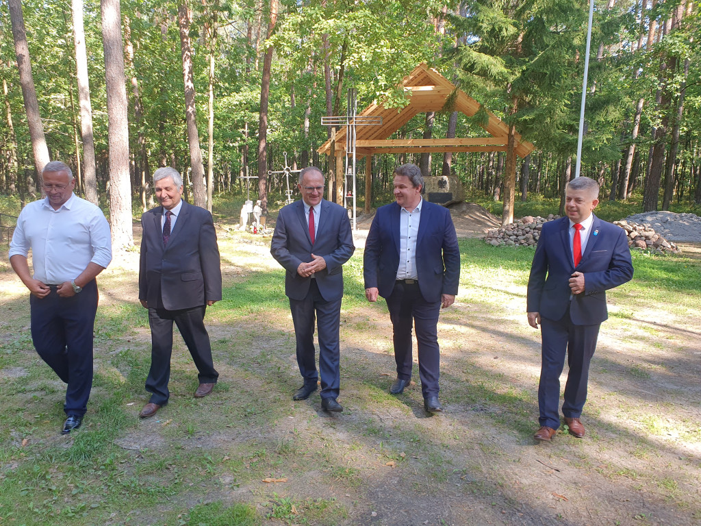 Złożenie kwiatów przez delegację RaSIL i RG