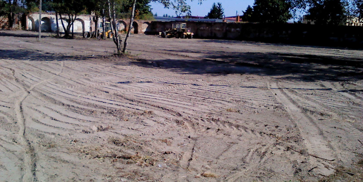 Prace w byłym >>ogródku PUK-u<<
