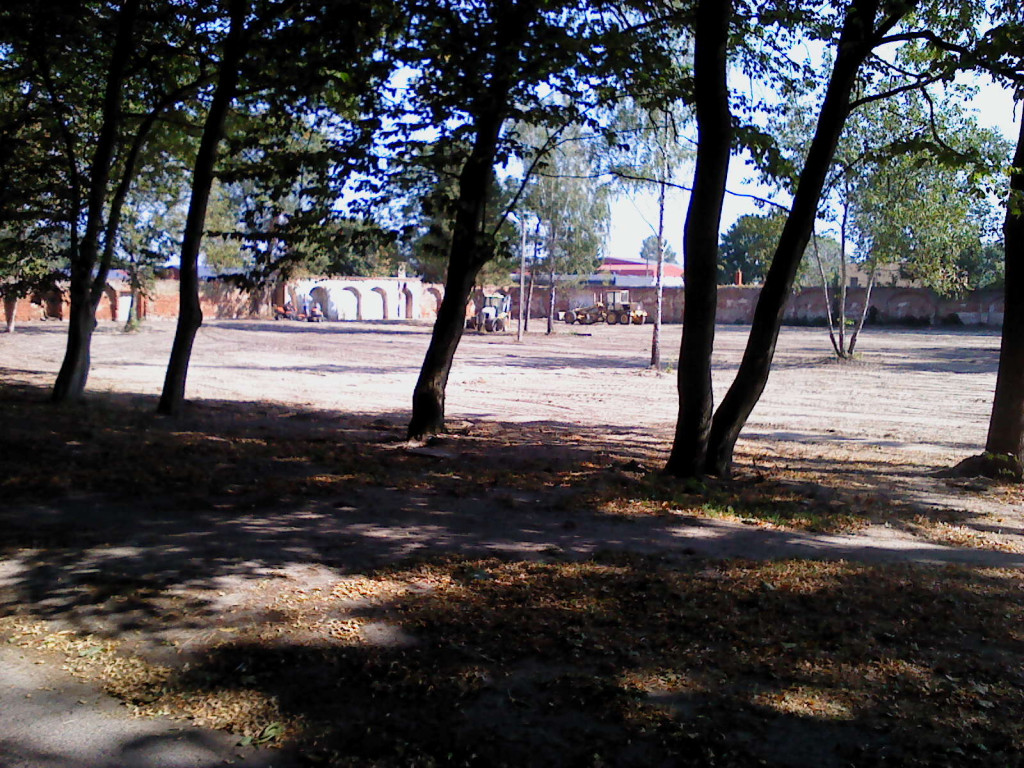 Prace w byłym >>ogródku PUK-u<<