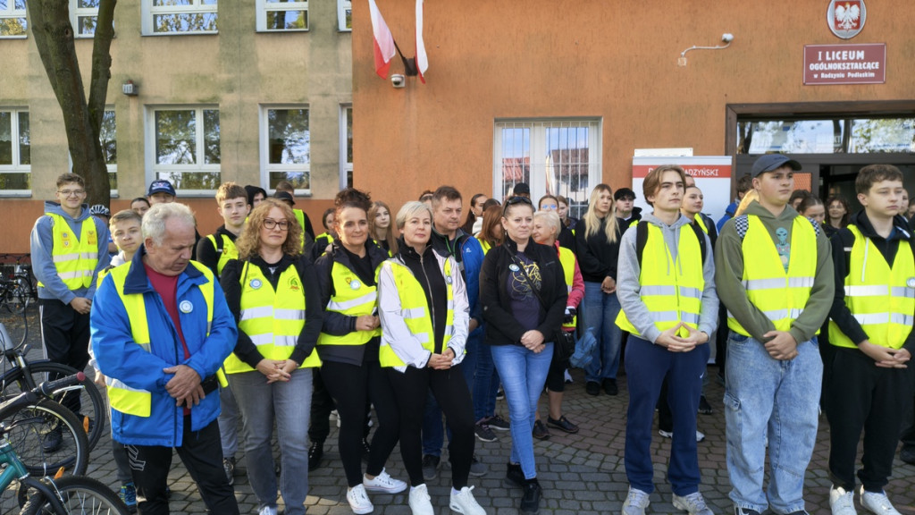 Rajd rowerowy szlakiem miejsc pamięci w powiecie