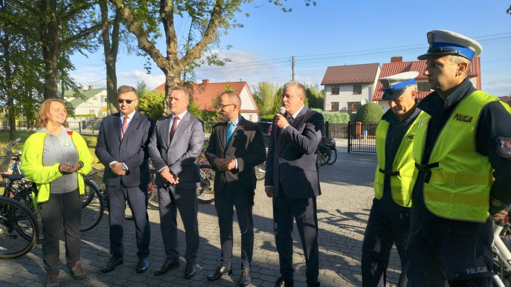 Rajd rowerowy szlakiem miejsc pamięci w powiecie