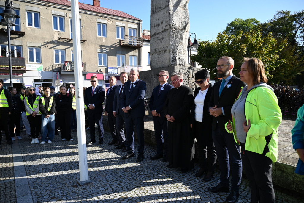 Rajd rowerowy szlakiem miejsc pamięci w powiecie