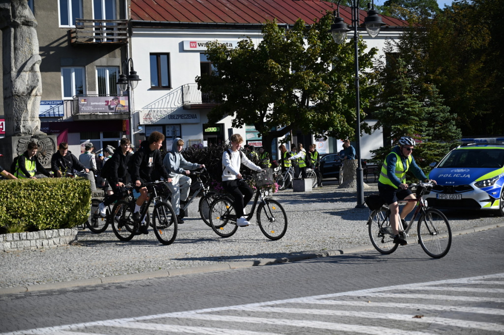 Rajd rowerowy szlakiem miejsc pamięci w powiecie