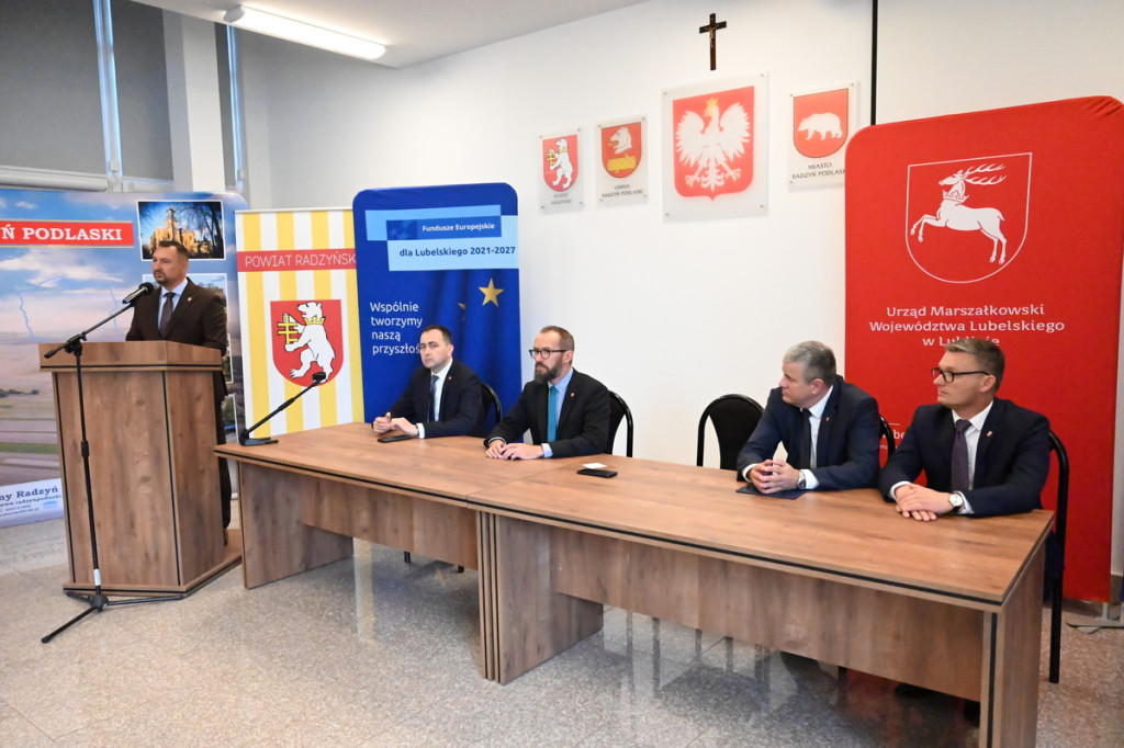 Podpisanie w Radzyniu umowy w/s azbestu