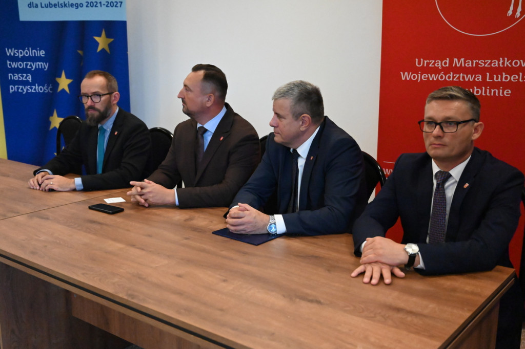 Podpisanie w Radzyniu umowy w/s azbestu