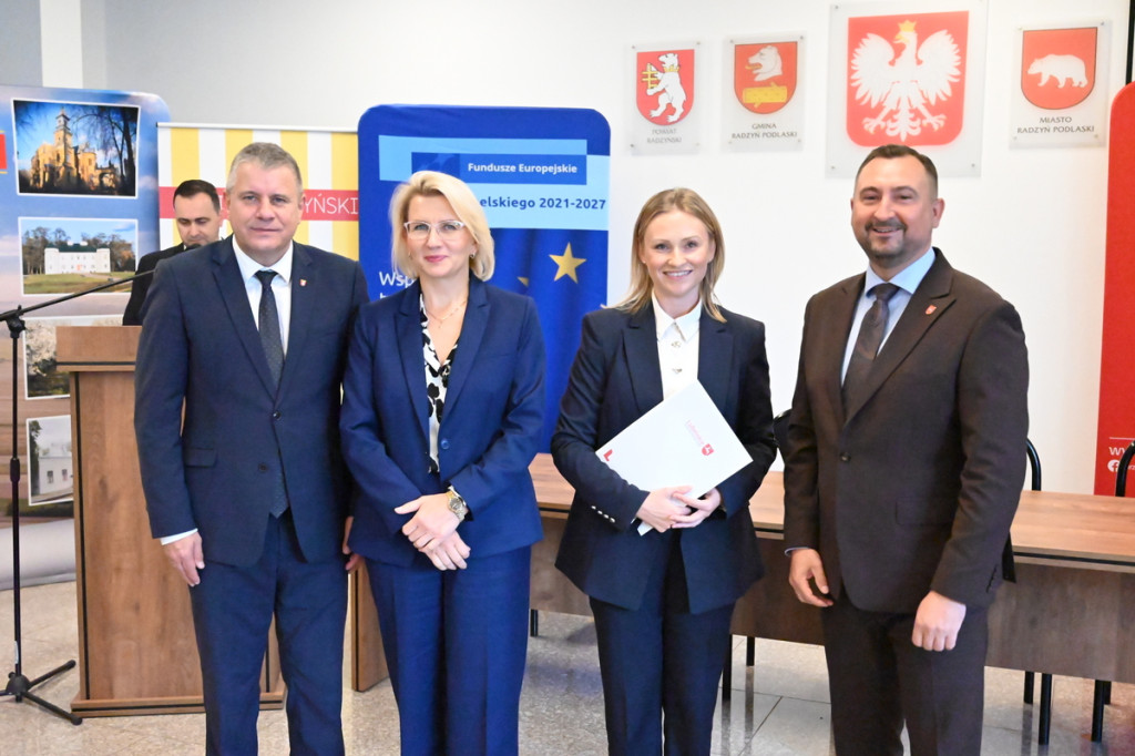 Podpisanie w Radzyniu umowy w/s azbestu