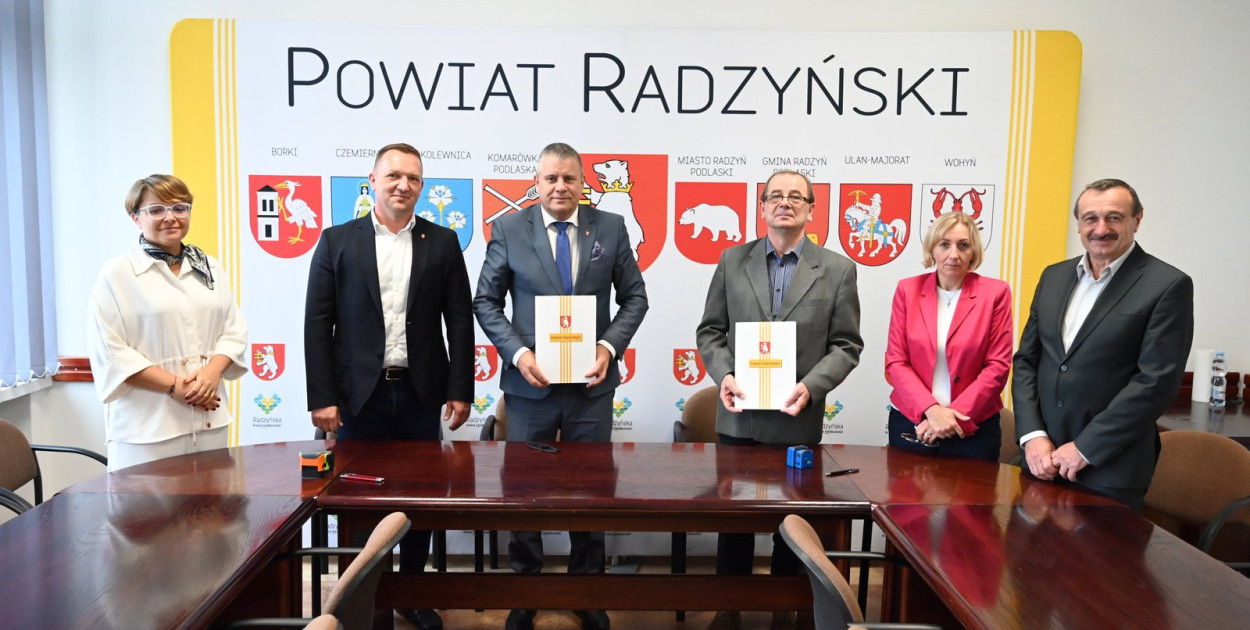 Podpisanie umowy w/s cyfryzacji geodezji