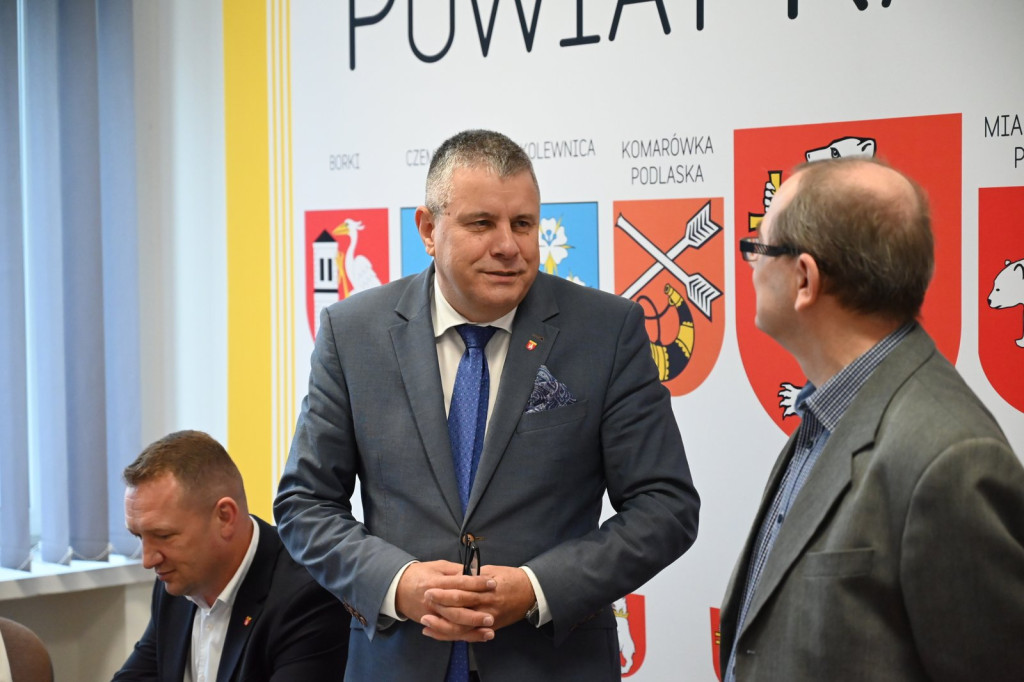 Podpisanie umowy w/s cyfryzacji geodezji