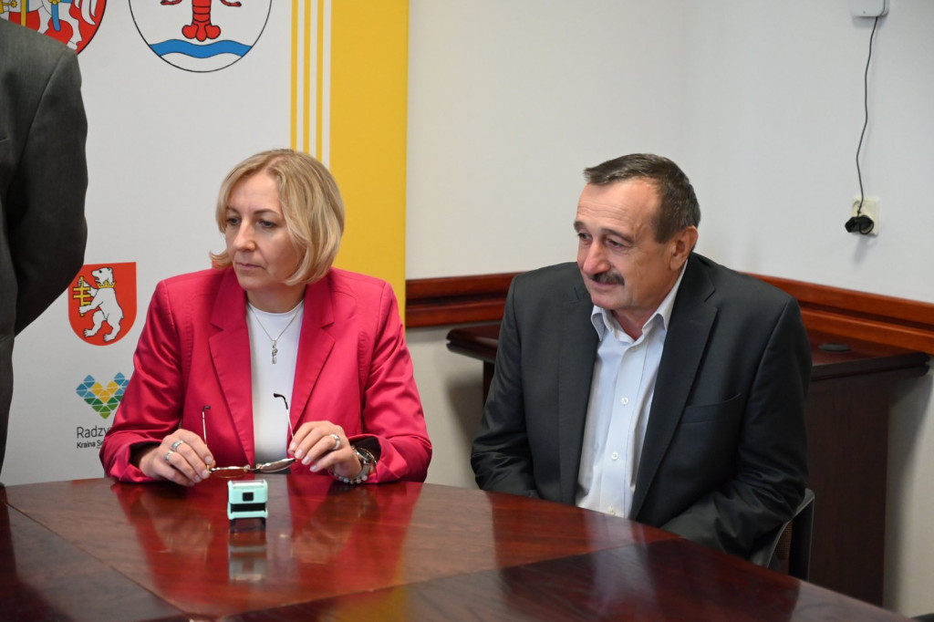 Podpisanie umowy w/s cyfryzacji geodezji