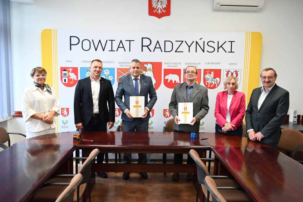 Podpisanie umowy w/s cyfryzacji geodezji