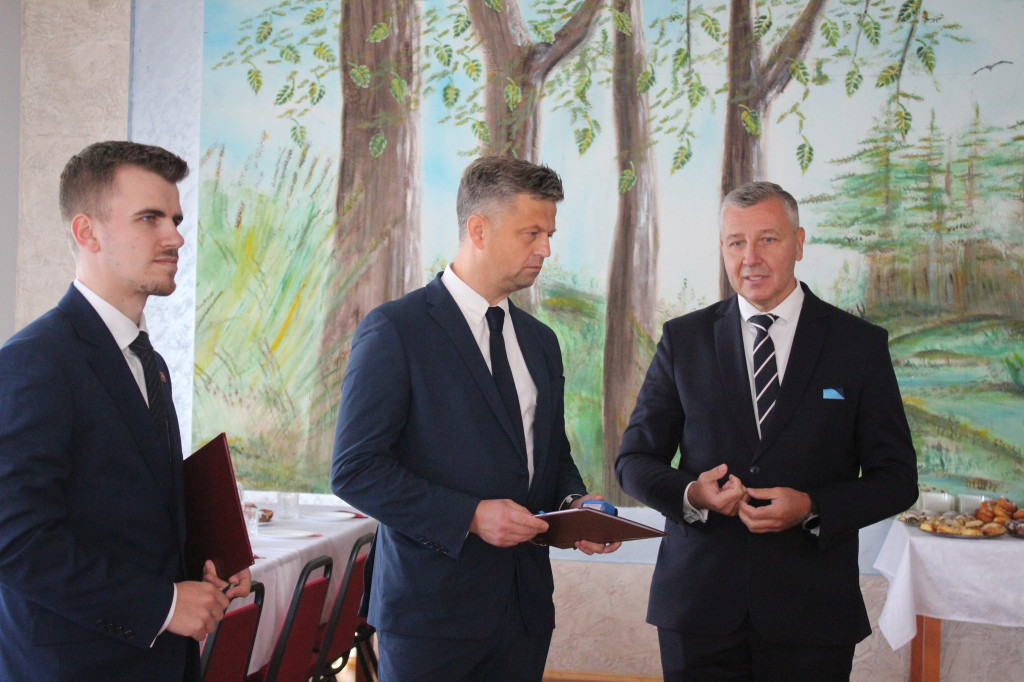 Podpisanie umowy w/s remontu drogi w Żeliźnie