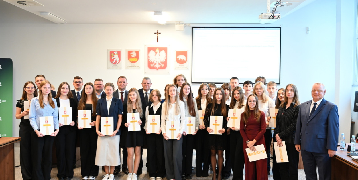 Przyznanie stypendiów uczniom z powiatu