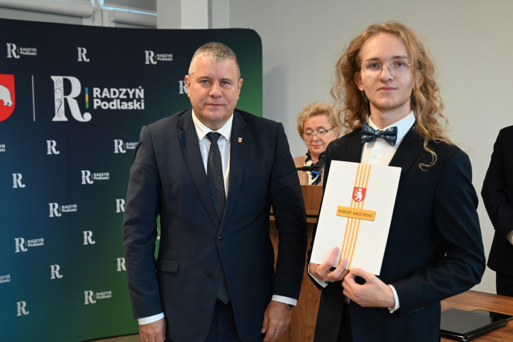 Przyznanie stypendiów uczniom z powiatu