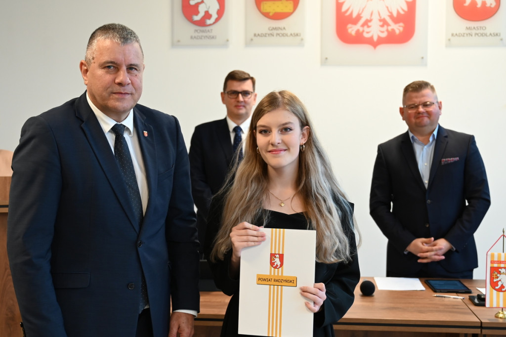 Przyznanie stypendiów uczniom z powiatu