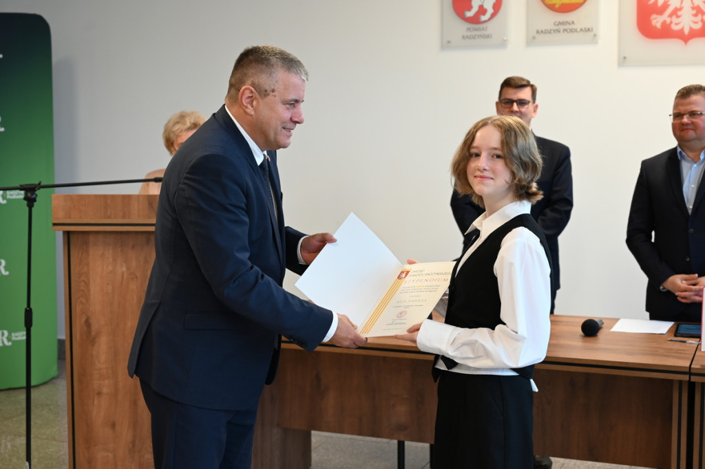 Przyznanie stypendiów uczniom z powiatu
