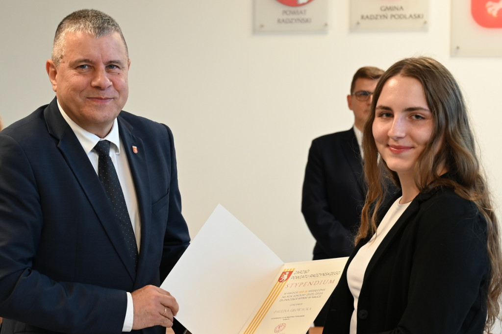 Przyznanie stypendiów uczniom z powiatu