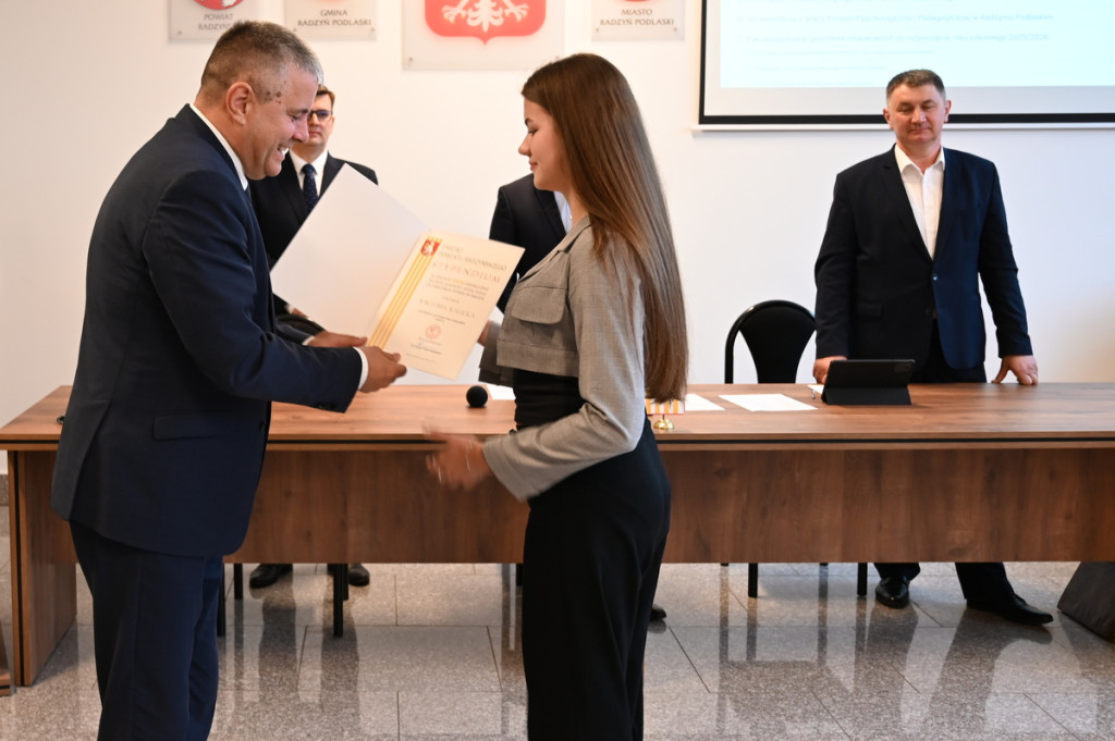 Przyznanie stypendiów uczniom z powiatu
