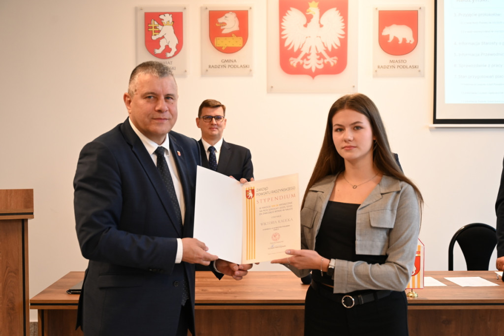 Przyznanie stypendiów uczniom z powiatu