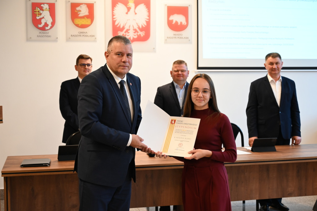 Przyznanie stypendiów uczniom z powiatu